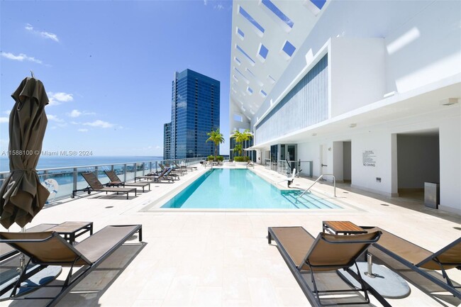 Foto del edificio - 1300 Brickell Bay Dr