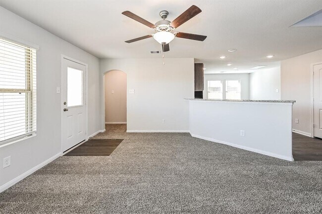 Building Photo - 25590 Roy Rogers Ct