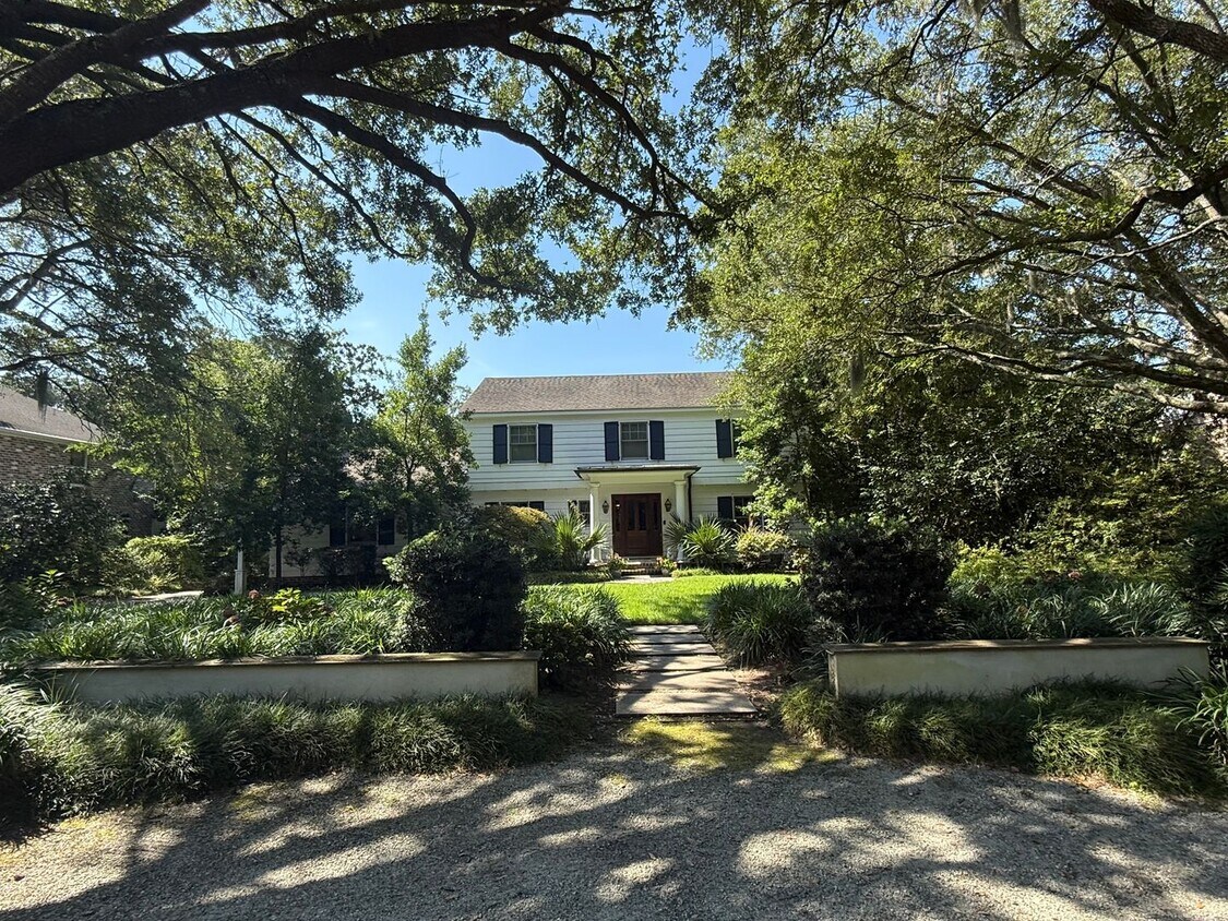 Foto del edificio - Stunning Single Family Home in The Crescent
