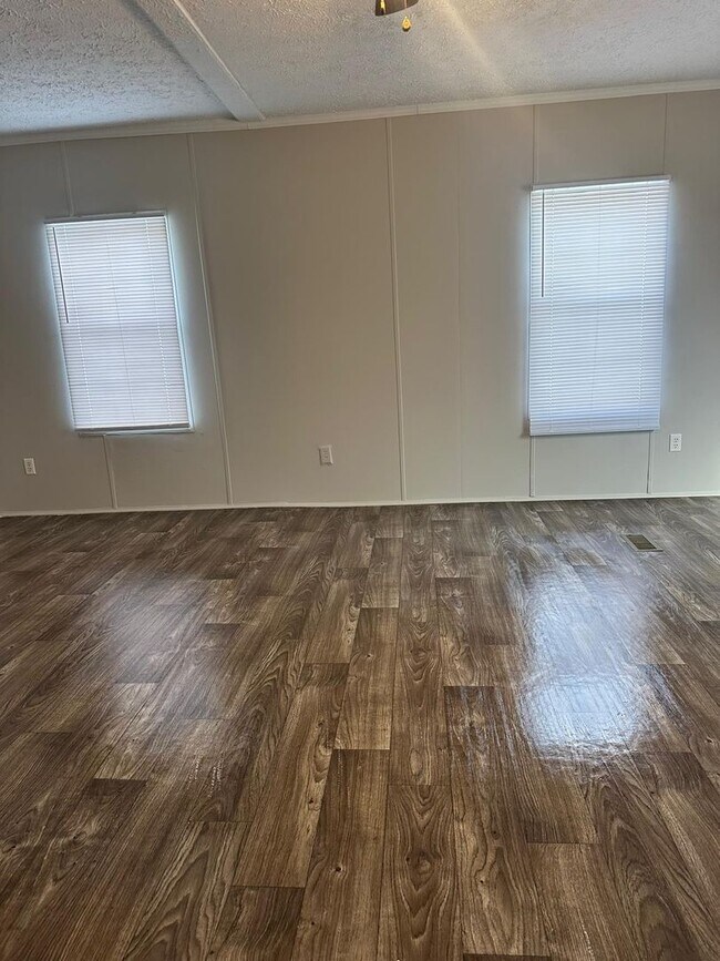 Building Photo - Large nice modular home 1 acre in Mt. Juliet