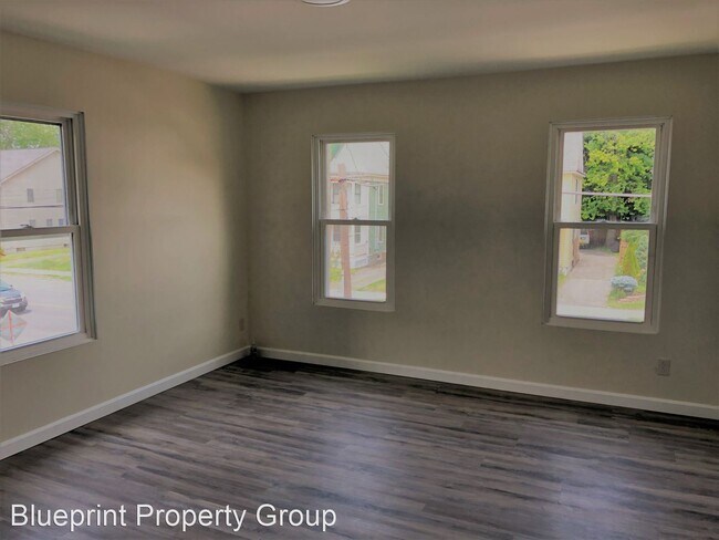 Building Photo - 598 Tyler St