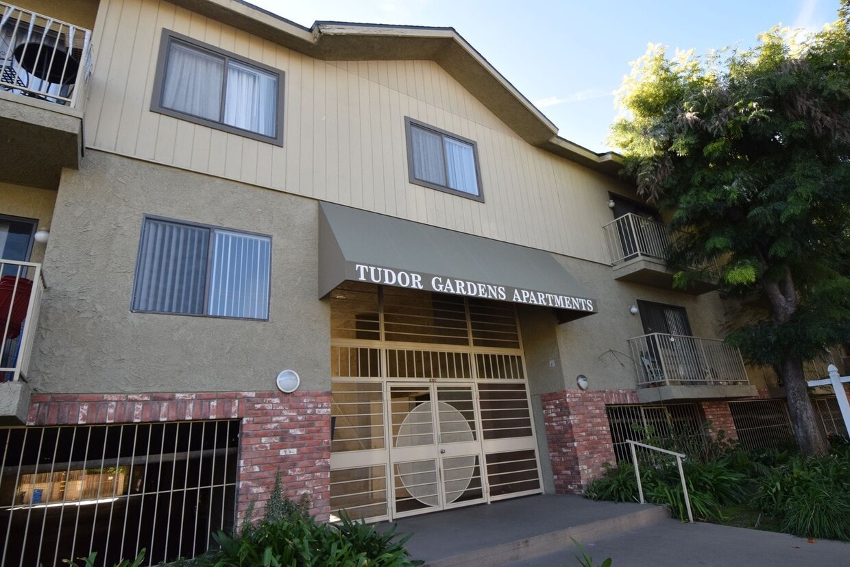 Primary Photo - 15128 Burbank Blvd