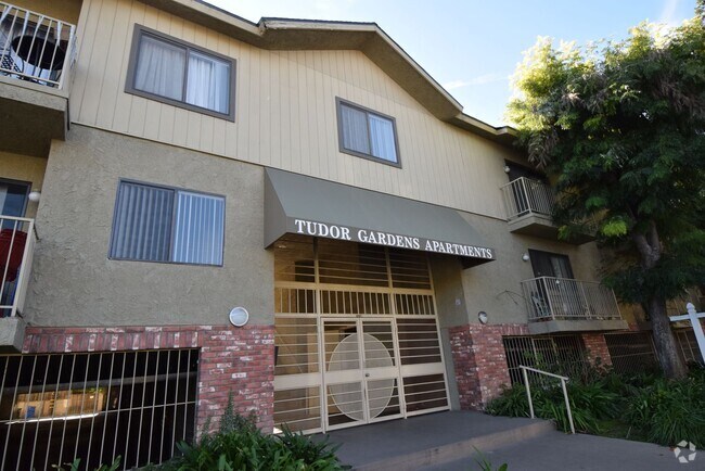 Building Photo - 15128 Burbank Blvd