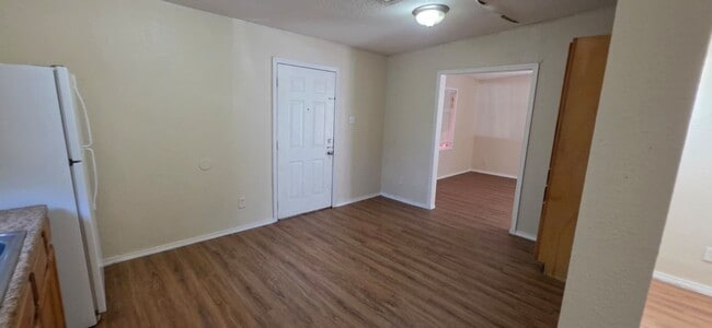 Building Photo - 862 Clower