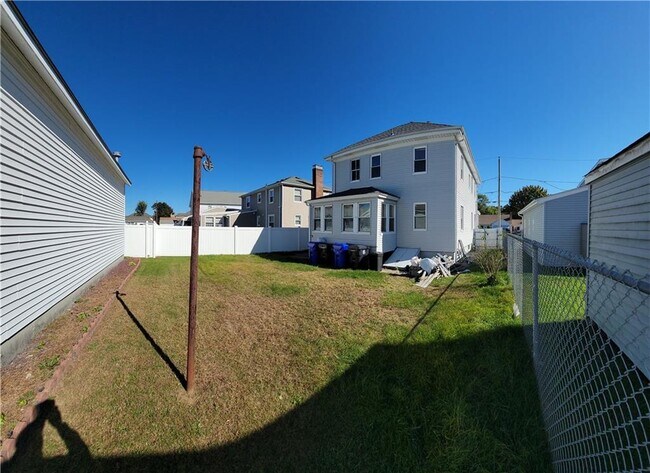 Building Photo - 45 Byron St