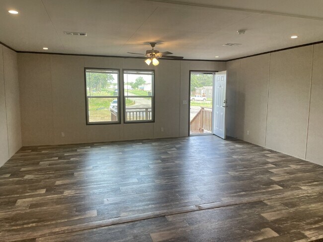 Building Photo - Beautiful, new 1577 sq ft home on private ...