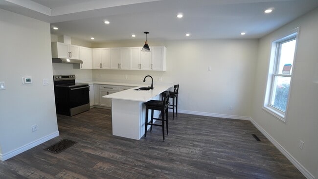 Building Photo - Gorgeous 1 Bedroom House with Loft