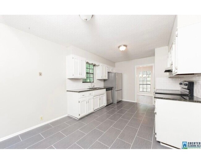 Kitchen - 1020 Christopher Dr