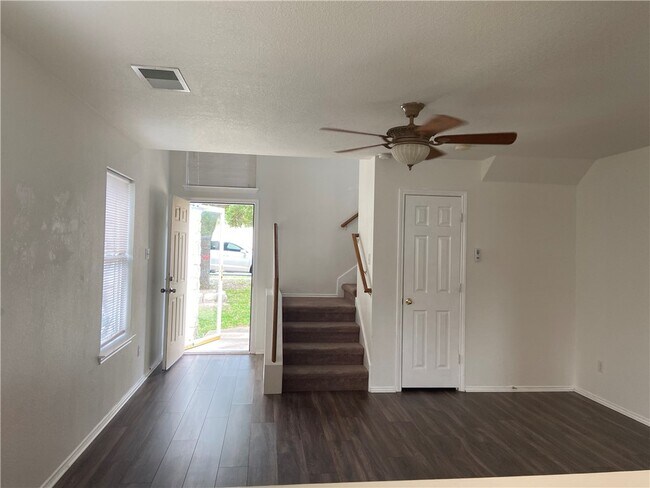 Building Photo - 1205 Dillon Lake Bend