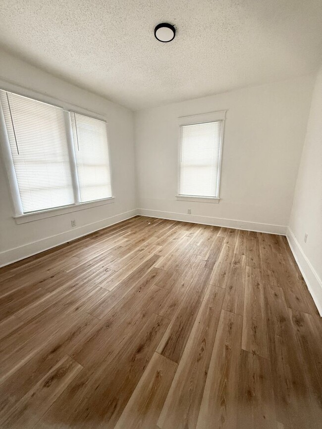 Foto del edificio - 1611 W 16th St