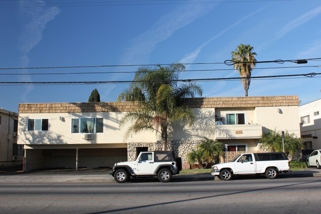 Building Photo - 14835 Vanowen St
