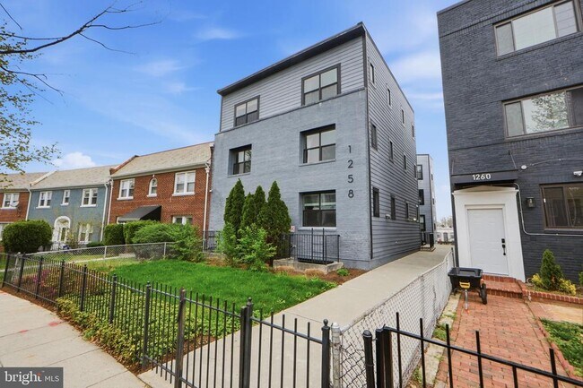 Building Photo - 1258 Holbrook Terrace NE