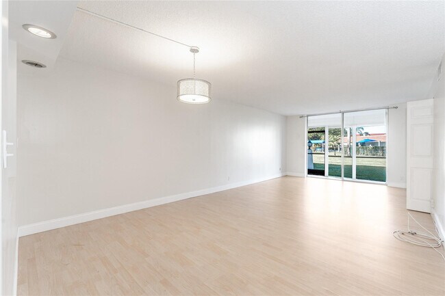 Foto del edificio - 9523 S Hollybrook Lake Dr