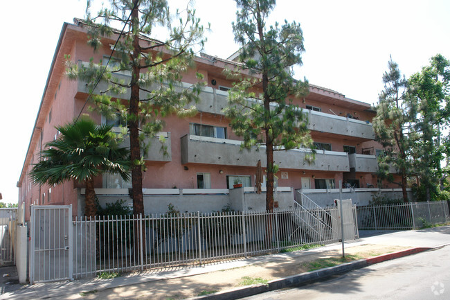 Building Photo - Rayen Street Townhomes