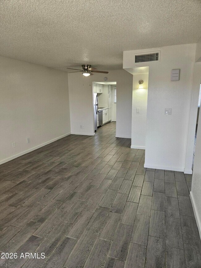 Building Photo - 3810 E Earll Dr