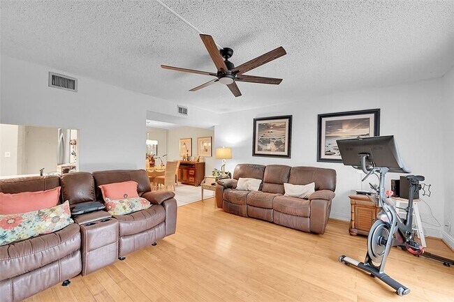 Foto del edificio - 3909 N Ocean Blvd