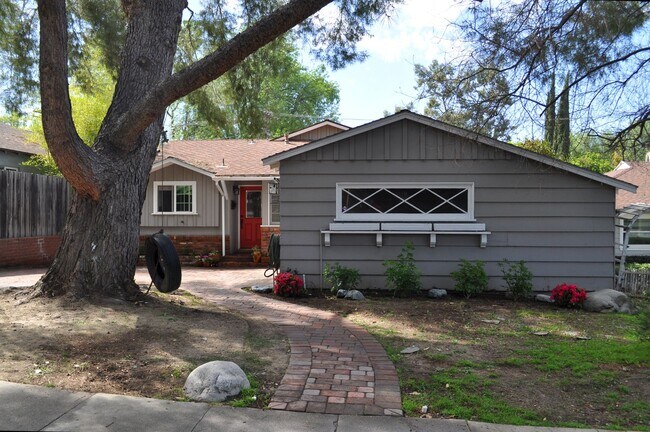 Foto del edificio - 4 Bedroom Pool Home for Rent in Woodland H...