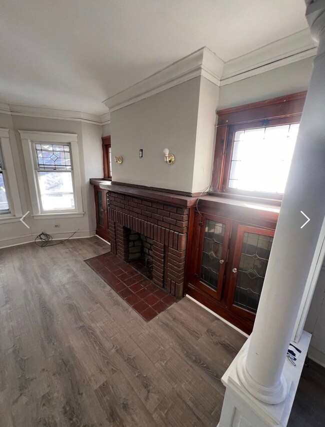 Building Photo - 9509 Parkview Ave