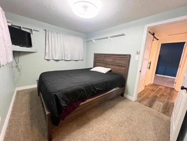 Foto del edificio - Pets Welcome- Charming 2-Bedroom Home with Fenced Yard in Roosevelt