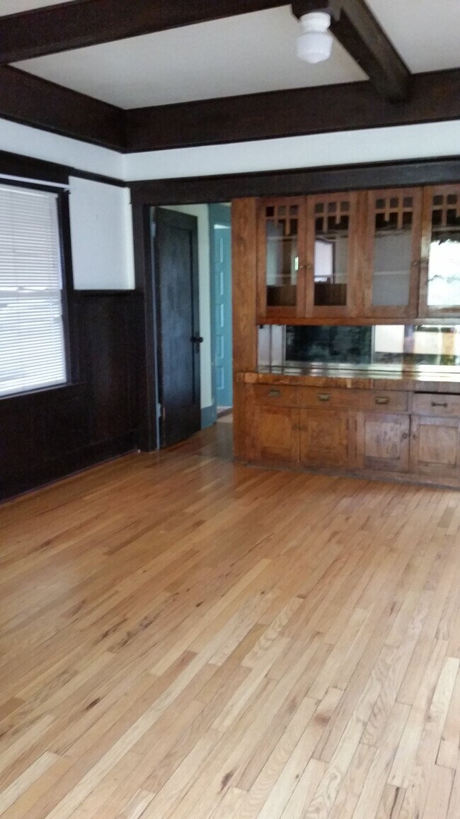 Foto del edificio - 428 E 8th St