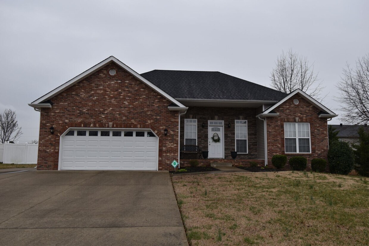 Primary Photo - 3 Bedroom 2 Bath Home For Rent in Sango Area!