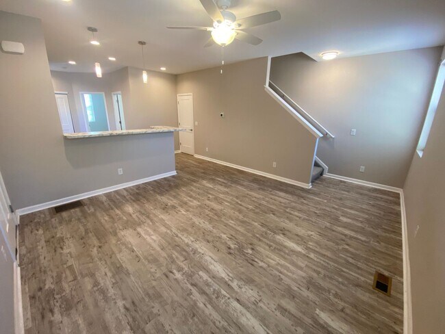 Building Photo - Spacious Englewood Home