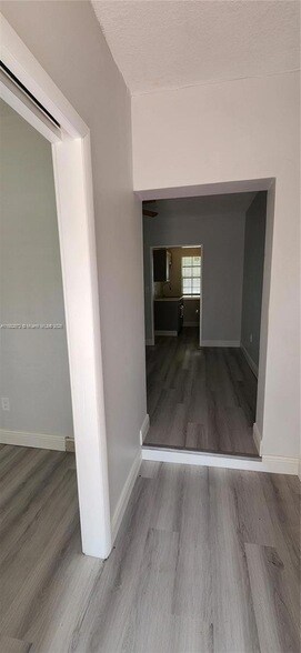 Foto del edificio - 405 NW 64th St