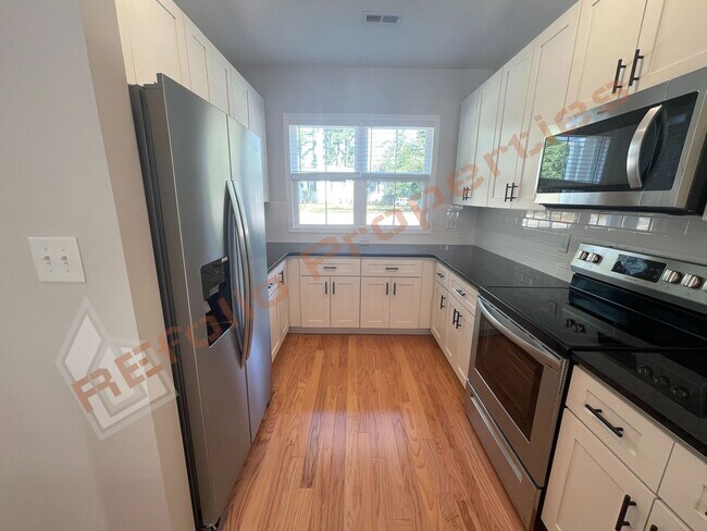 Building Photo - Amazing 2023 Built 2 Bedroom 2.5 Bath Town...
