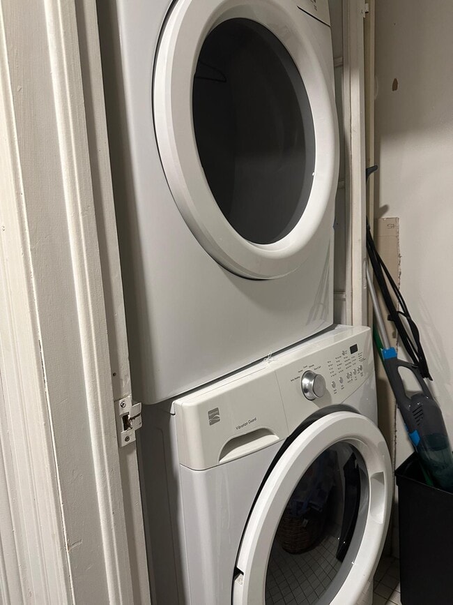 Building Photo - 100 Shearwater Ct E