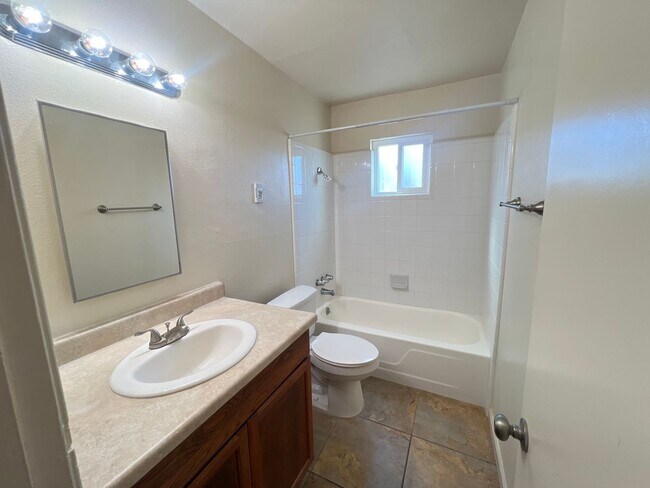 Foto del edificio - 731-745 W Santa Fe Ave