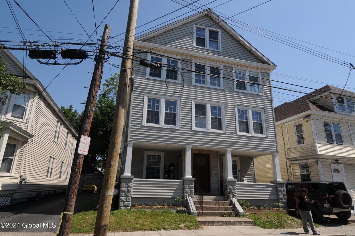 23 Hawk St, Schenectady, NY 12307 Room for Rent in Schenectady, NY