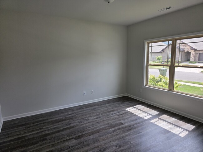 Foto del edificio - 16312 Trestle St