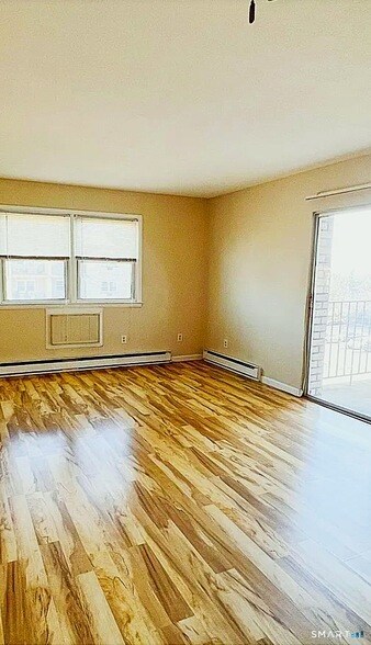 Foto del edificio - 308 Meadowside Rd