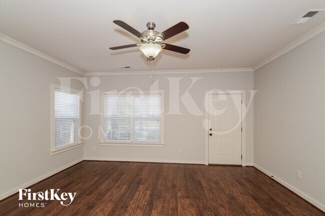 Foto del edificio - 810 Hawthorn Ln