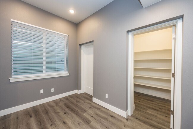 Foto del edificio - 745 N Washington Ave