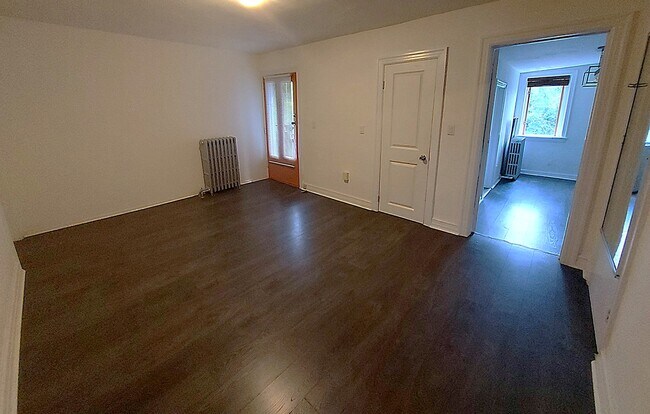 Living room and access to Dining room - 29 Erie Av