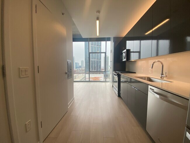 Foto del edificio - 326 W Illinois St