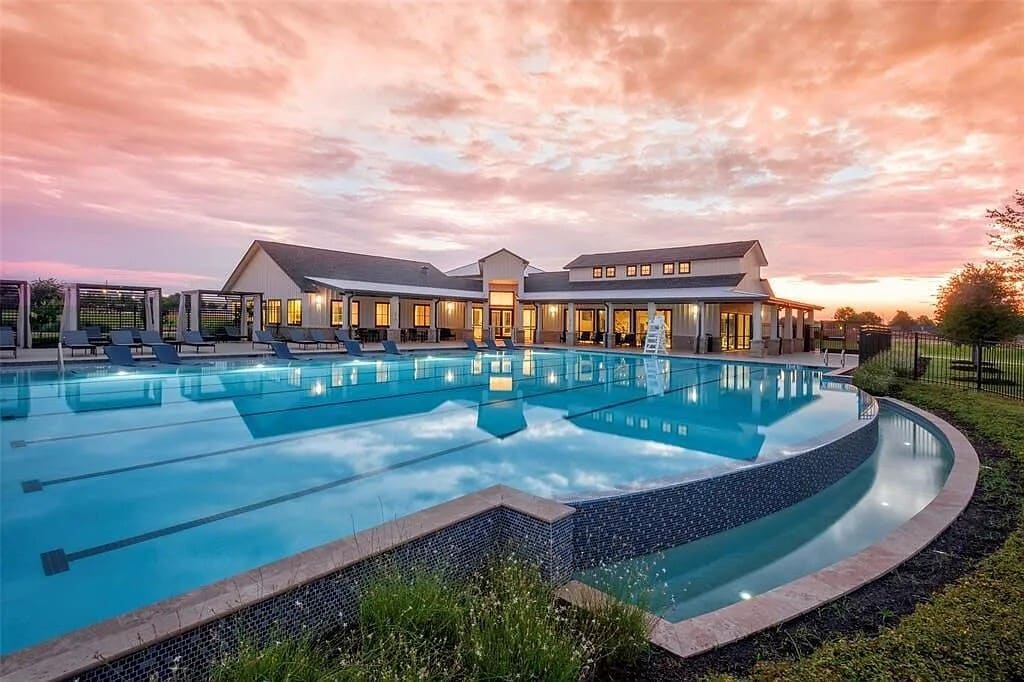 Pool and community center - 9829 Heritage Run Ln