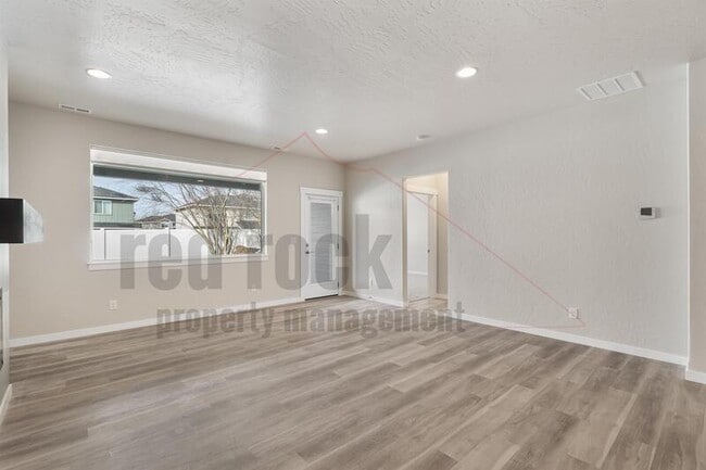 Building Photo - 1326 N Tschirley Rd