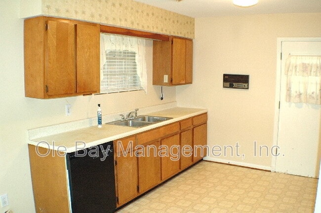 Building Photo - 3765 Pleasant Valley Rd