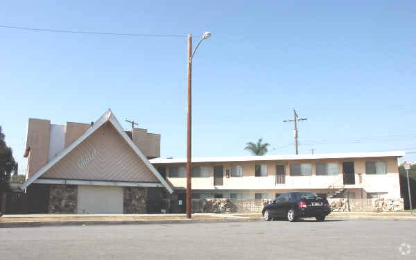 Building Photo - Chalet Apartments