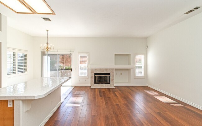 Building Photo - Single Story 4 Bedroom Home in Oceanside!