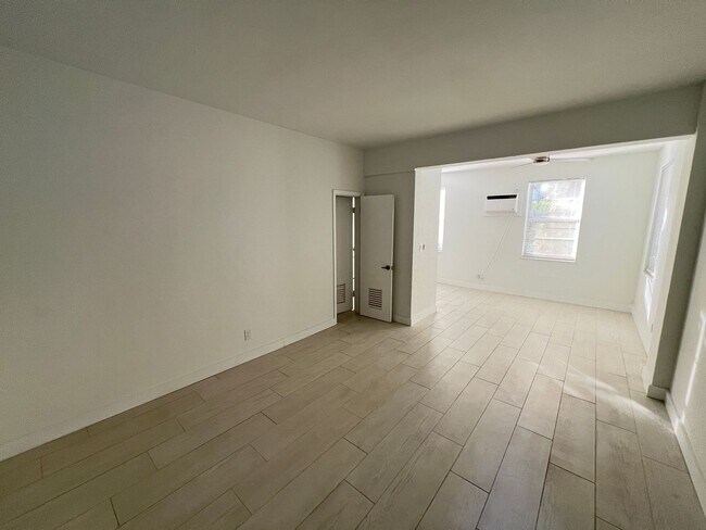 Building Photo - STUDIO | MIAMI BEACH
