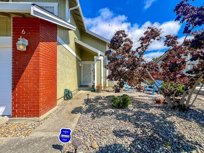 Foto del edificio - Stylish 3-bedroom, 2.5-bath home tucked in...