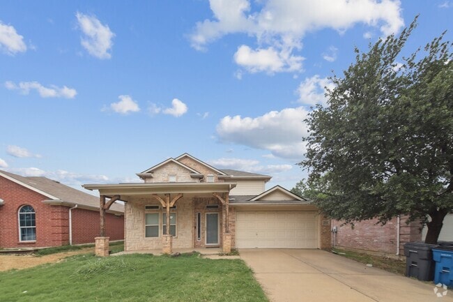 Building Photo - 2114 Iroquois Dr