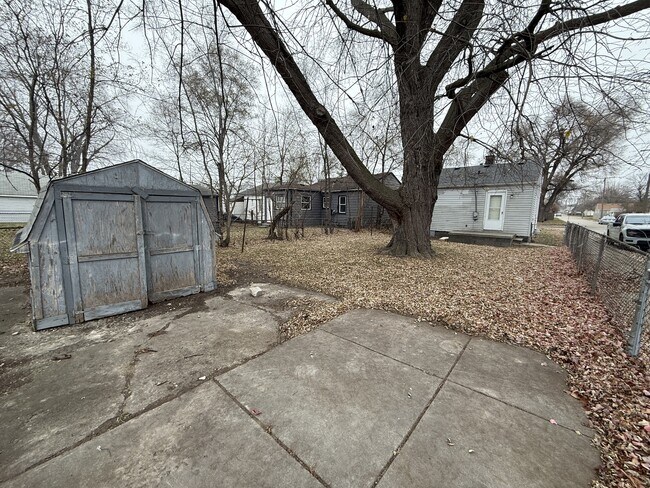 Foto del edificio - 22705 Sharrow Ave