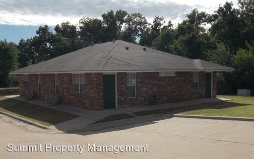 Primary Photo - Studio, 1 bath Apartment - 120 S. Burdick ...