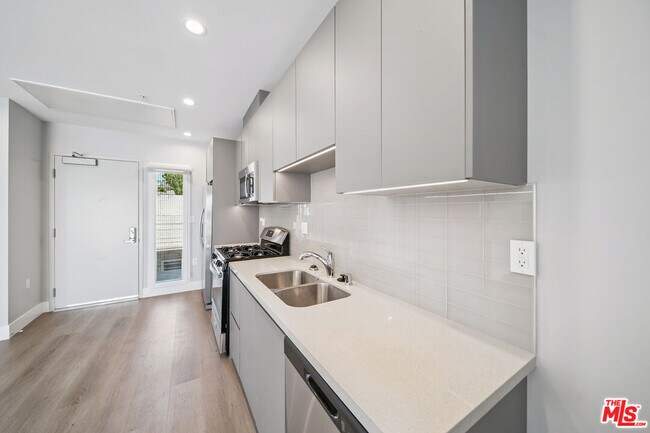 Foto del edificio - 1223 Hayworth Ave