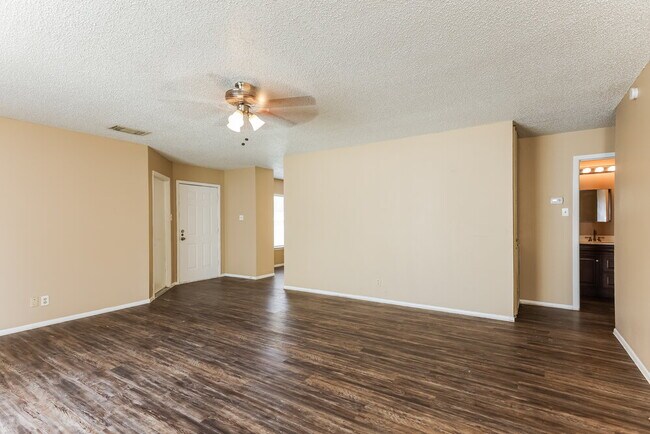 Building Photo - 2949 Moss Plain Dr