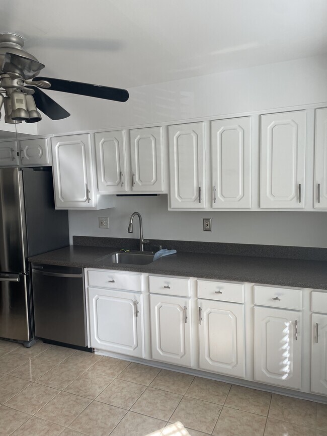 Foto del edificio - 2214 Anvil Ln